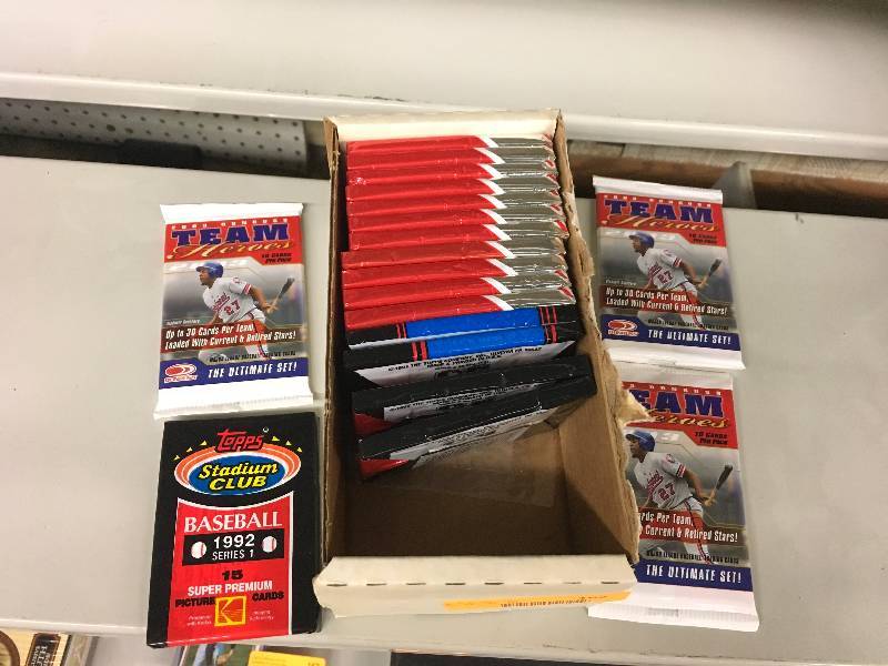 lot 162 image: Box Of ToppsDonruss MLB Card Packs