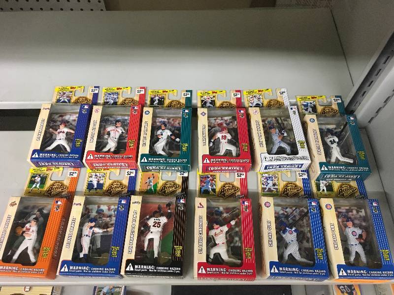 lot 164 image: Complete 1999 Series 1 MLB Topps Flats Set