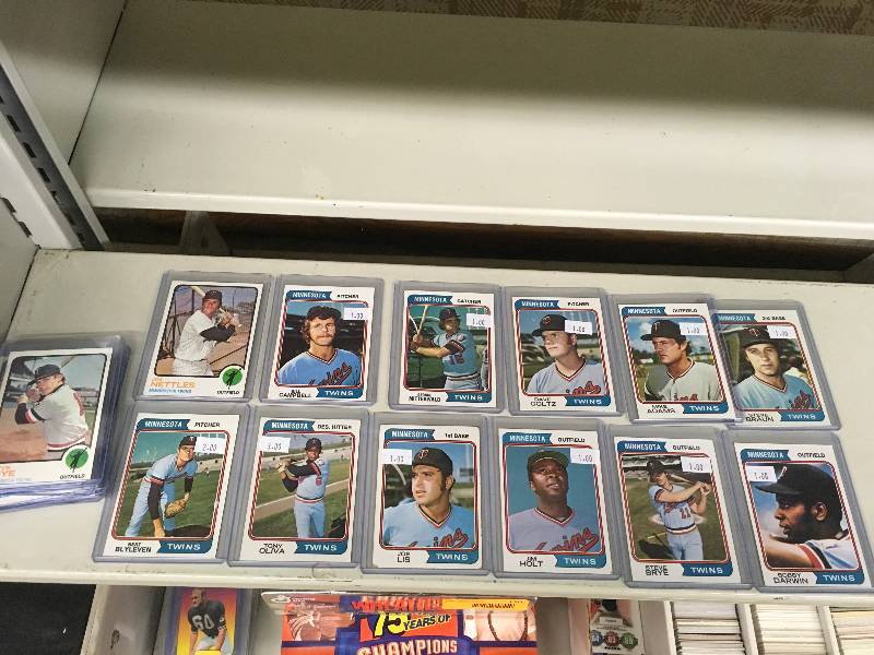 lot 167 image: 19731974 Minnesota Twins Cards