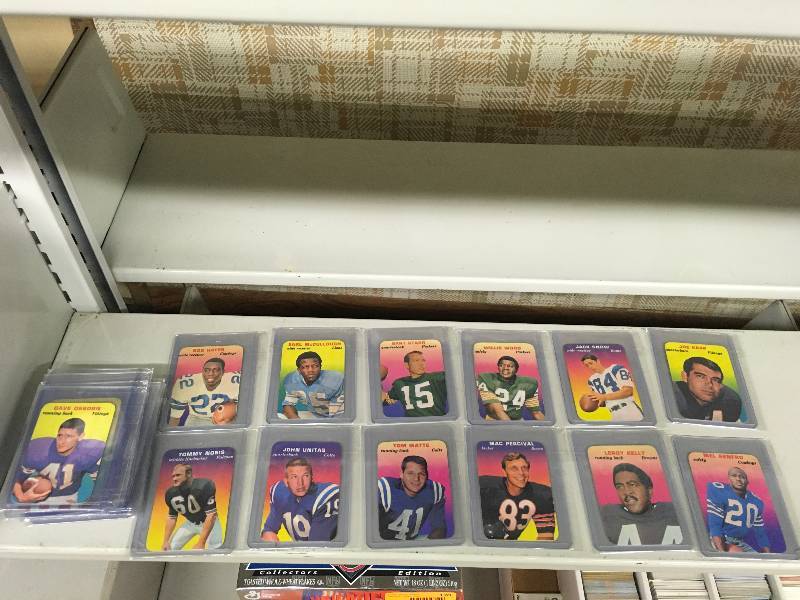 lot 169 image: 1970 Topps Glossy NFL Complete 33 Card Set