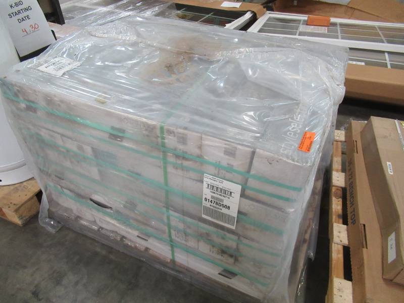 lot 19 image: Style Selections Serso Mahogany Porcelain Wood Look Floor And Wall Tile, 1095207 - 32 cases