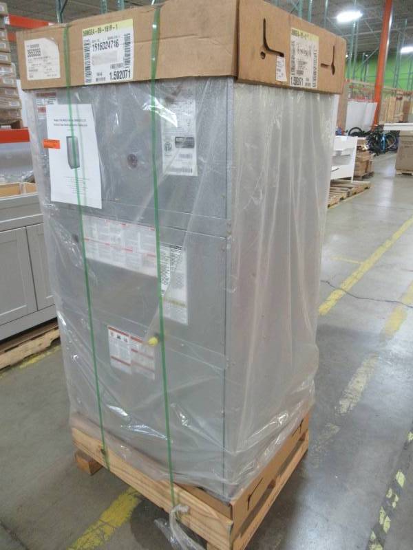 lot 1 image: Magic Pak MGE4 Series 36000 BTU 1.5T Vertical Gas HeatingElectric Cooling Unit, 36MGE4-09-181P - NEW IN BOX