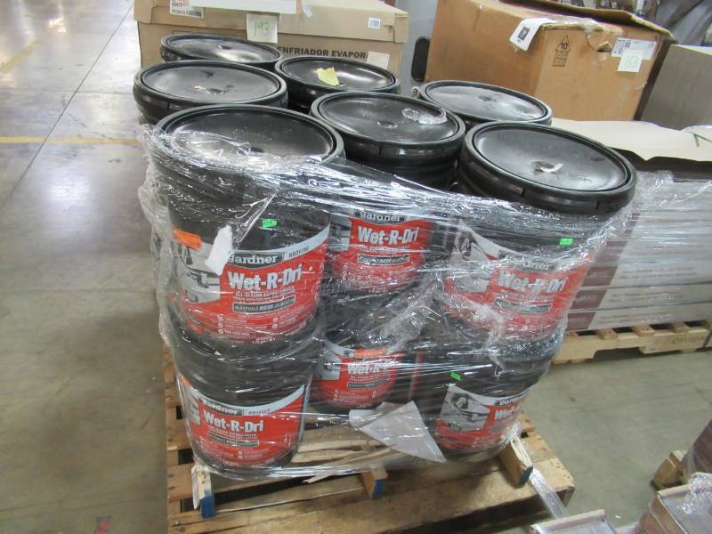 lot 194 image: Pallet of Gardner 4.75 Gal. Wet-R-Dri All-Season Roof Patch 0375-GA - 15 Buckets