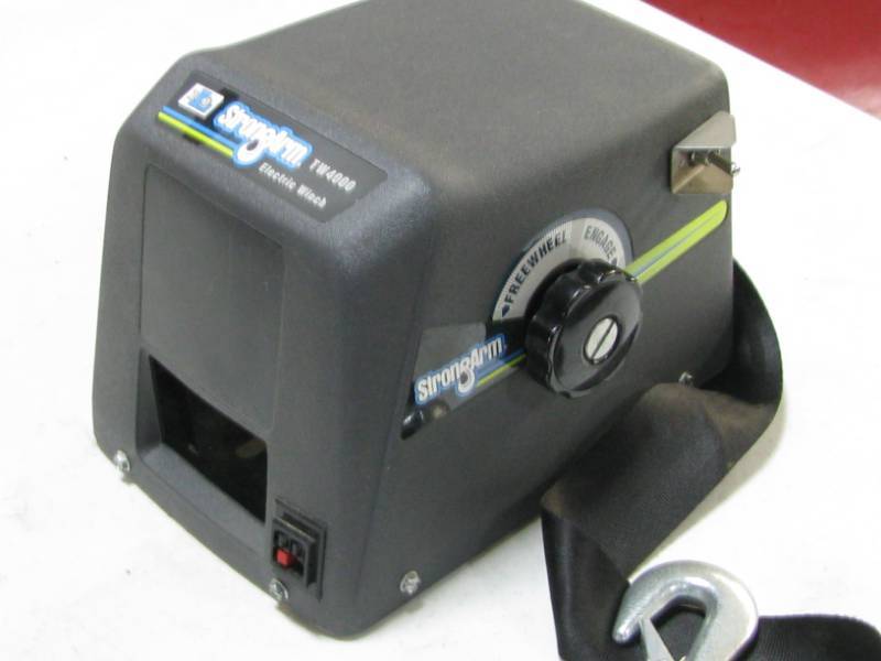 lot 25 image: Electric Winch