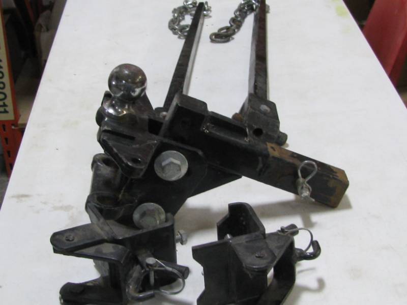 lot 26 image: Trailer Hitch