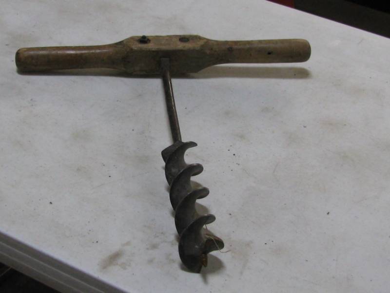 lot 42 image: Auger Drill