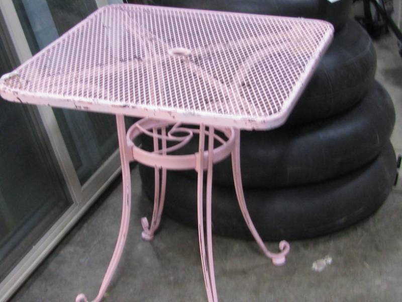 lot 49 image: Wrought Iron Metal Table