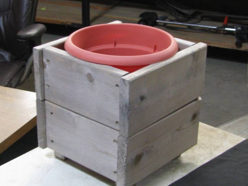 lot 50 image: Wood Planter Box