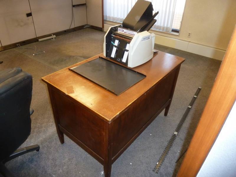 lot 6 image: Martin Yale Auto Folder & Table