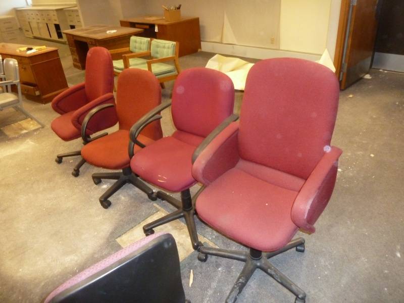 lot 7 image: Red Office Swivel Chairs
