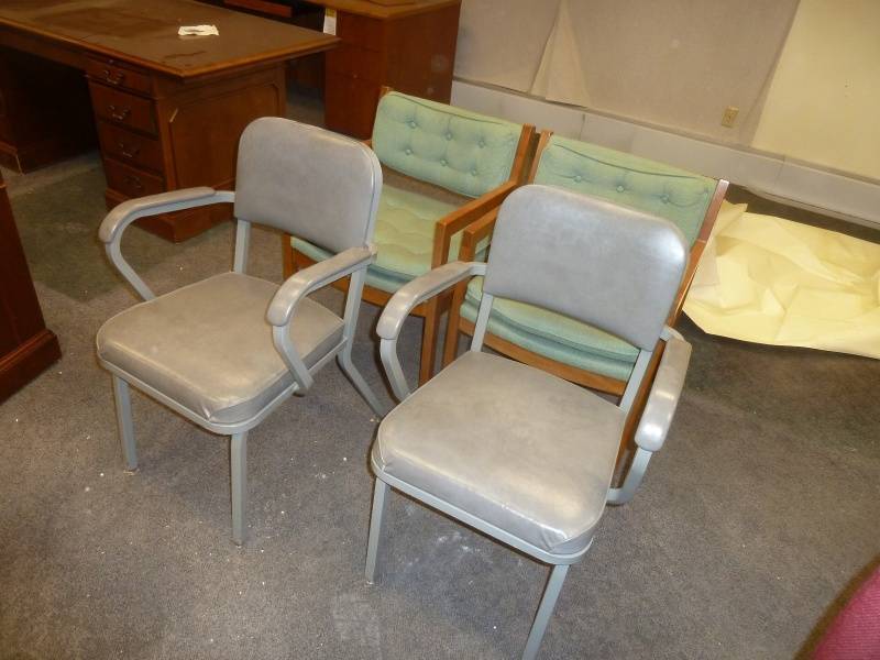 lot 9 image: Office Lounge Chairs x 4