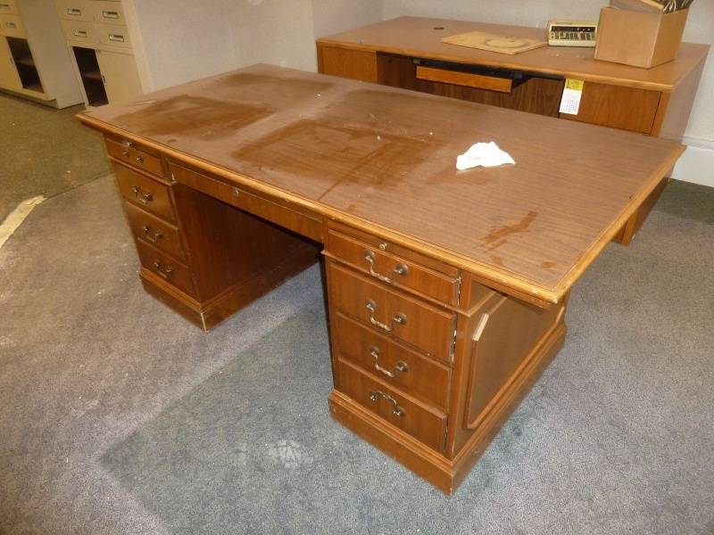 lot 11 image: Oak Desk