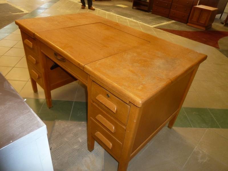 lot 15 image: Oak Desk Solid