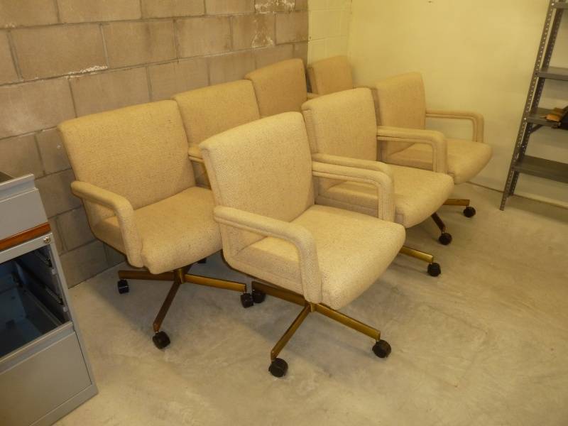 lot 32 image: Lounge Swivel Chairs