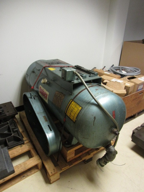 lot 201 image: COMPRESSOR AIR TANK