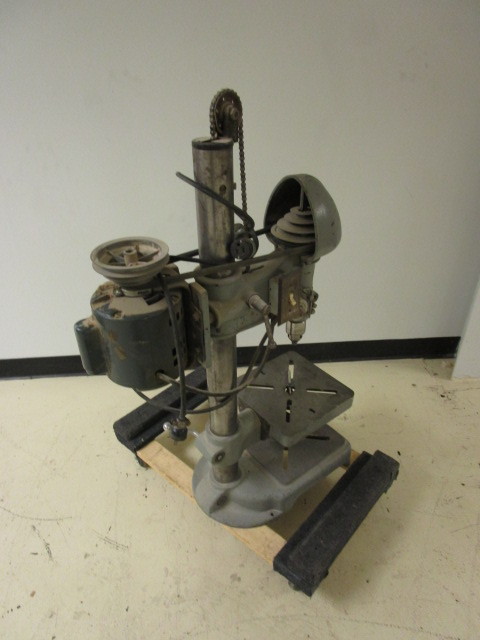 lot 233 image: DELTA BENCH TOP DRILL PRESS