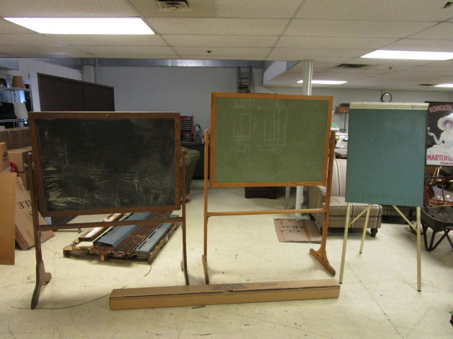 lot 248 image: CHALKBOARDS AND NEW IN BOX OVERHEAD PROJECTOR SCREEN