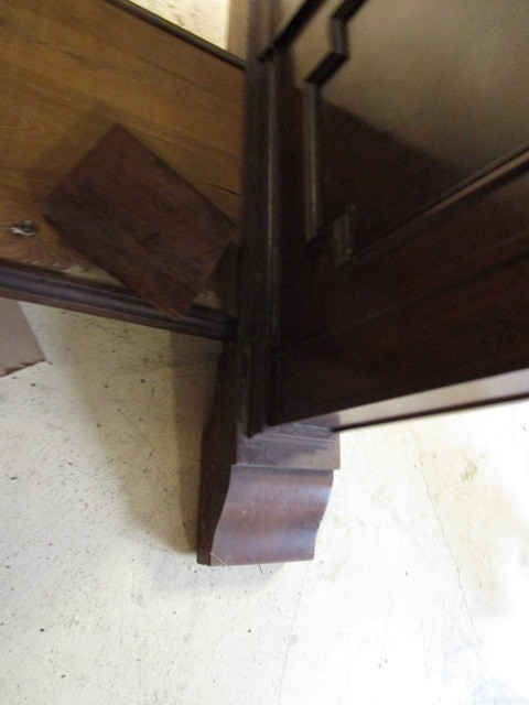 lot 253 image: WOODEN DESK WITH WOOD VENEER