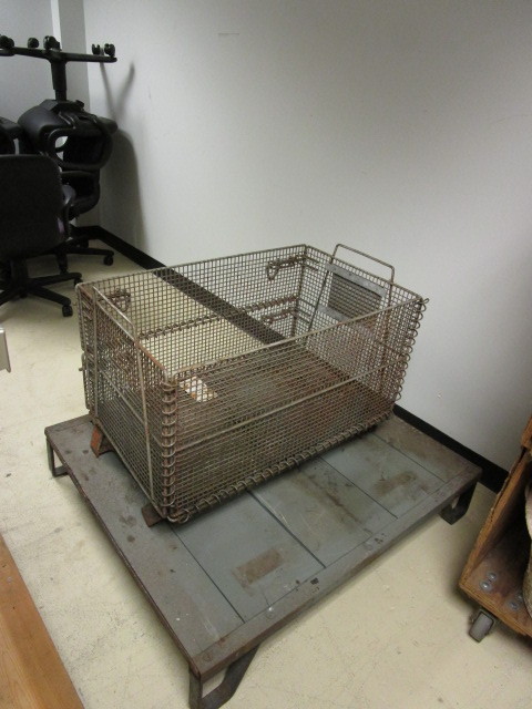 lot 255 image: SHOP PALLET AND METAL STORAGE BASKET