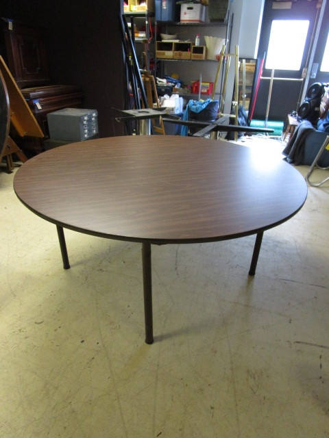lot 260 image: ROUND COLLAPSIBLE TABLE