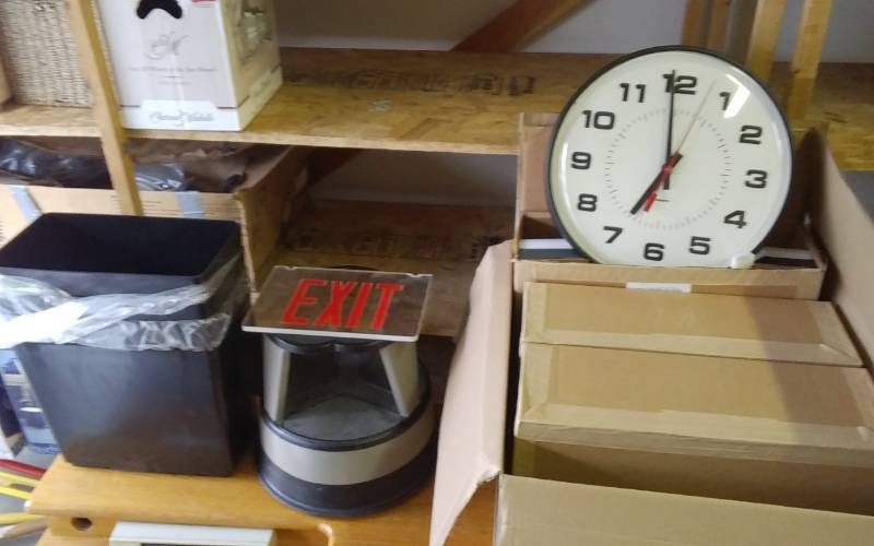 lot 19 image: 3-Clocks, 4-Garbage Cans, 1-Rolling Step Stool