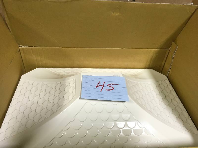 lot 45 image: Gibraltar Mailboxes Hamilton White Locking Aluminum Large Post-Mount Mailbox in good condition