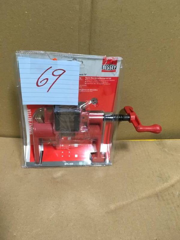 lot 69 image: BESSEY H-Style Pipe Clamp Fixture Set for 34 in. Black Pipe in good condition
