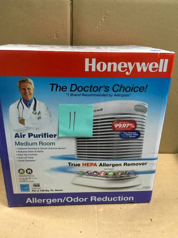 lot 11 image: Honeywell True HEPA 155 sq. ft. Allergen Remover Air Purifier  in good condition