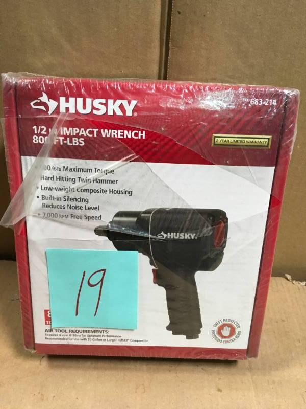 lot 19 image: Husky Impact Wrenches 12 in. 800 ft. -lbs. Impact Wrench H4480  in good condition