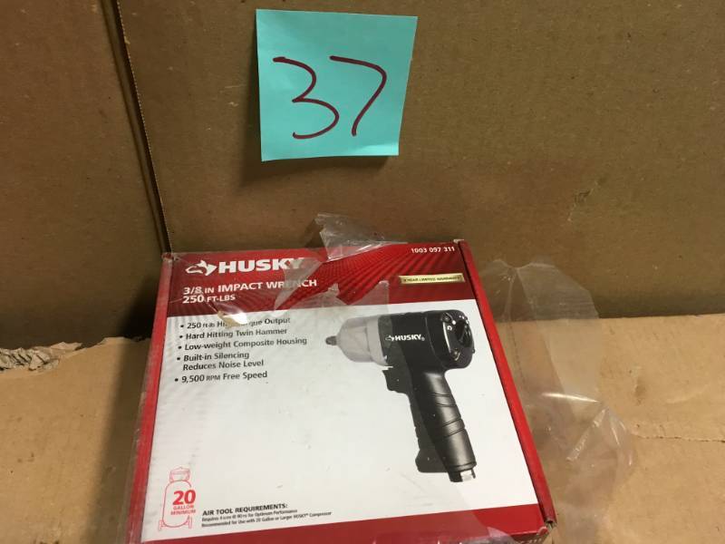 lot 37 image: Husky 250 ft.lbs. 38 In. Impact Wrench  in good condition