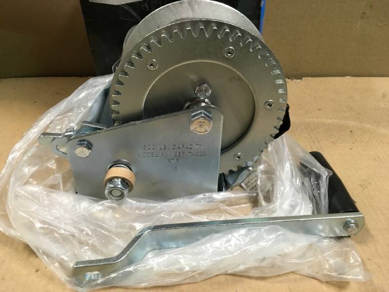 lot 40 image: Reese Towpower #1500 Winch with Strap  in good condition