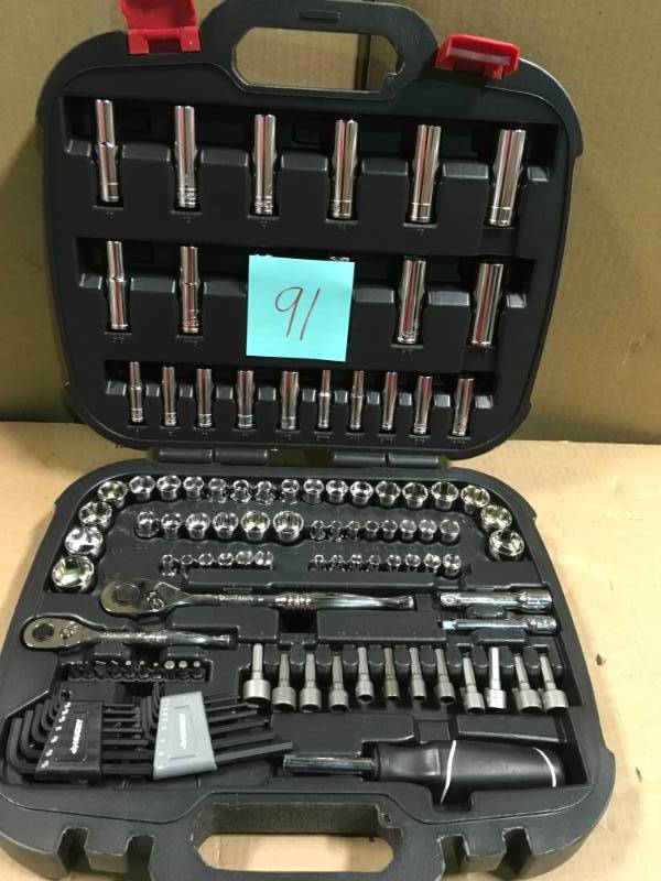 lot 91 image: Husky Mechanics Tool Set (111-Piece)