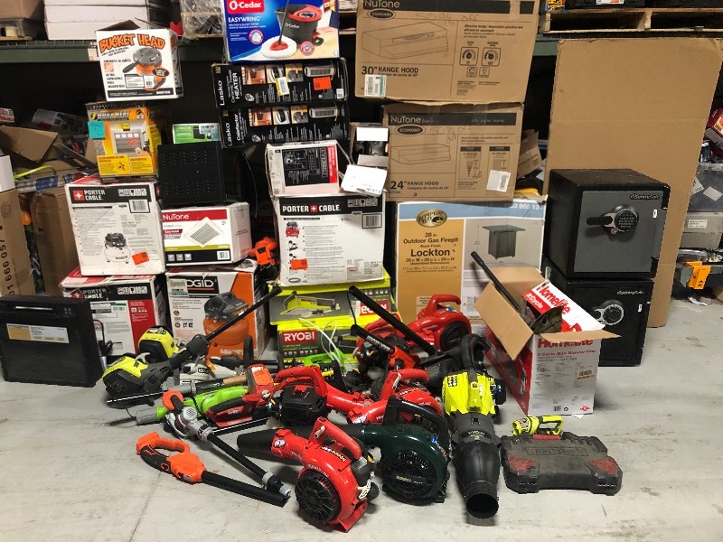 lot 113 image: Pallet of salvage tools for parts o repair