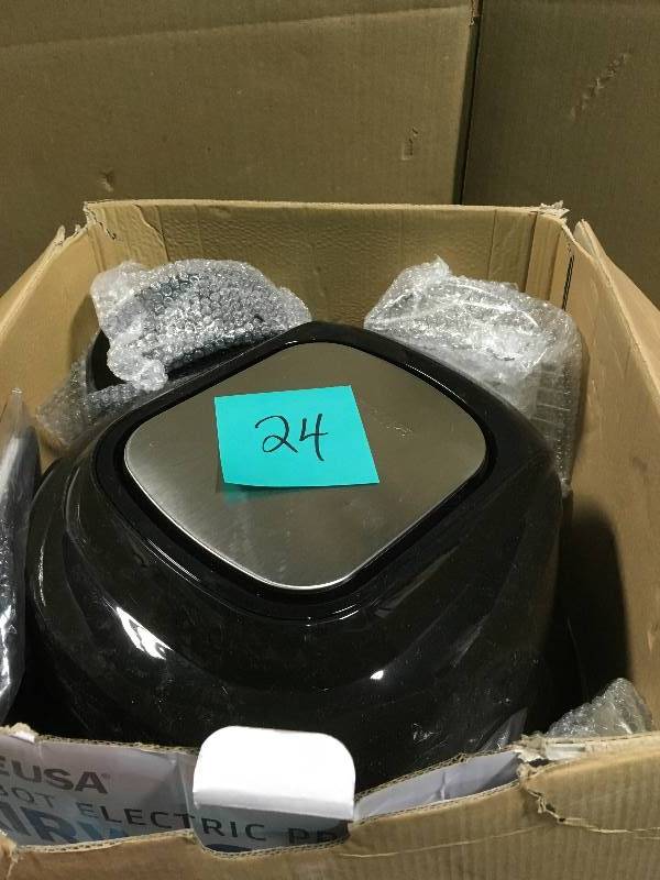 lot 24 image: 5.8 Qt. 8-in-1 Black Electric Air Fryer GoWISE USA  in good condition