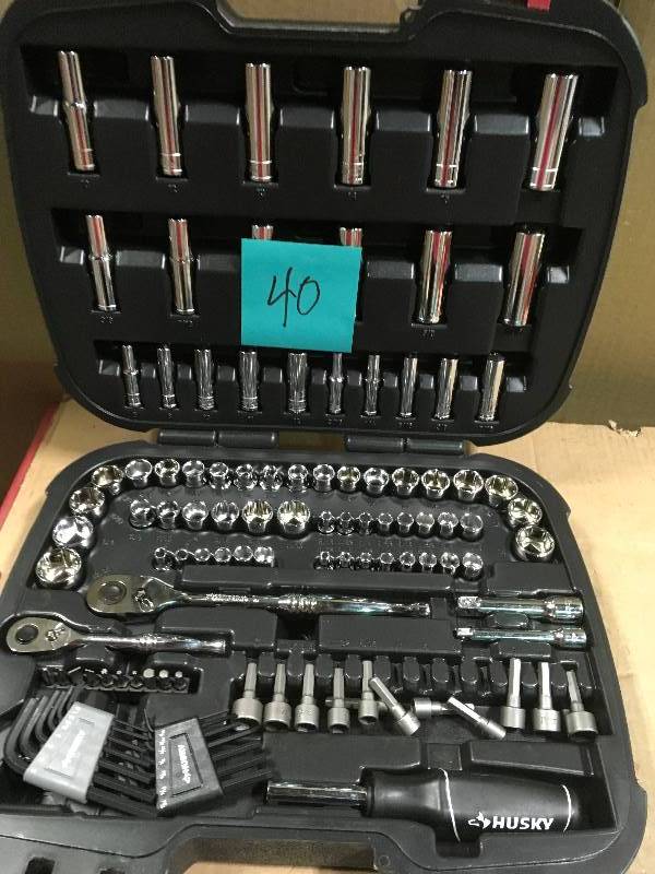 lot 40 image: Husky Mechanics Tool Set (111-Piece)  in good condition