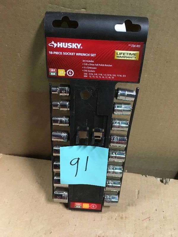 lot 91 image: Husky 38 in. Drive Ratchet and SAEMetric Standard Socket Set (18-Piece) MISSING 2 PCS