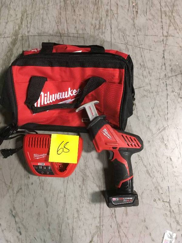 lot 68 image: Milwaukee M12 12-Volt Lithium-Ion HACKZALL Cordless Reciprocating Saw BATTERY & CHARGER INCLUDED, BAG in good condition