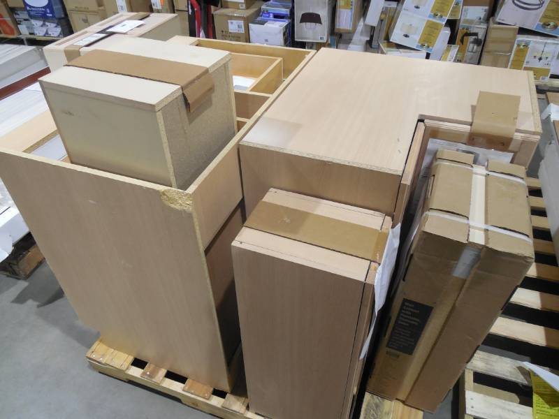 lot 20 image: Unfinished Oak cabinet lot