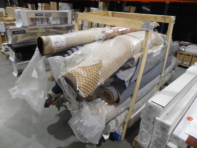 lot 33 image: pallet of Assorted flooring  carpet lot