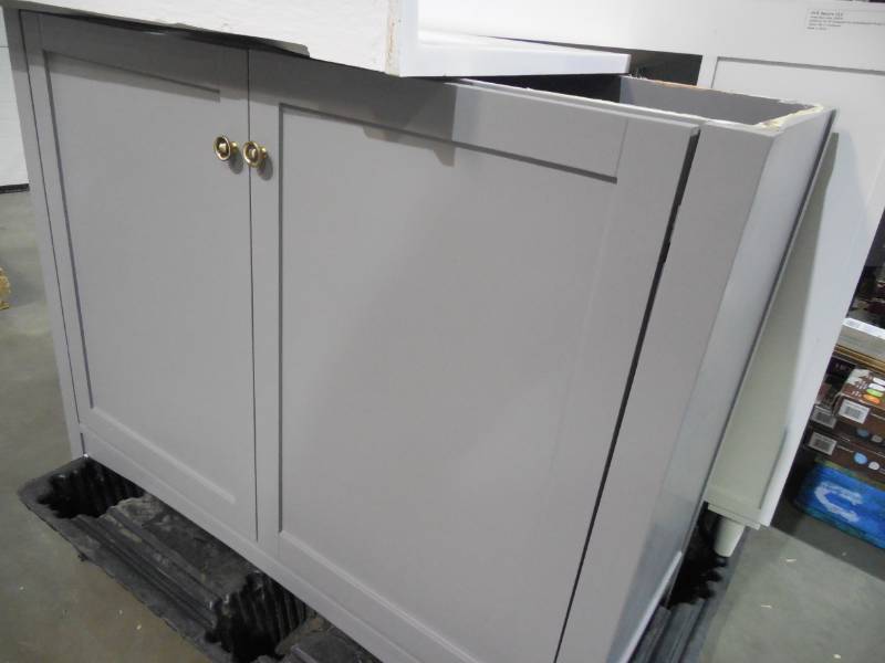 lot 77 image: Vinnova Asti 40 in. W x 18 in. D x 33 in. H Bath Vanity in Grey