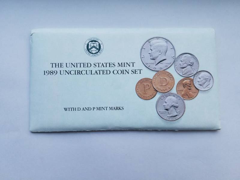 lot 60 image: 1989 uncirculated coin set with D and P mint marks