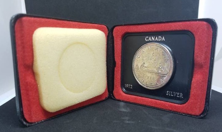 lot 63 image: 1972 Canada Silver Dollar and case 50% Silver