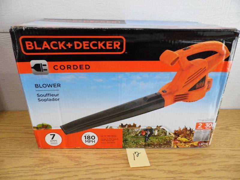 lot 12 image: Black & Decker Blower