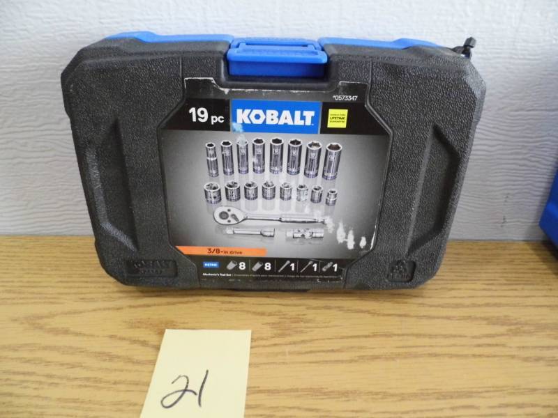 lot 21 image: Kobalt 19 pc Socket Set