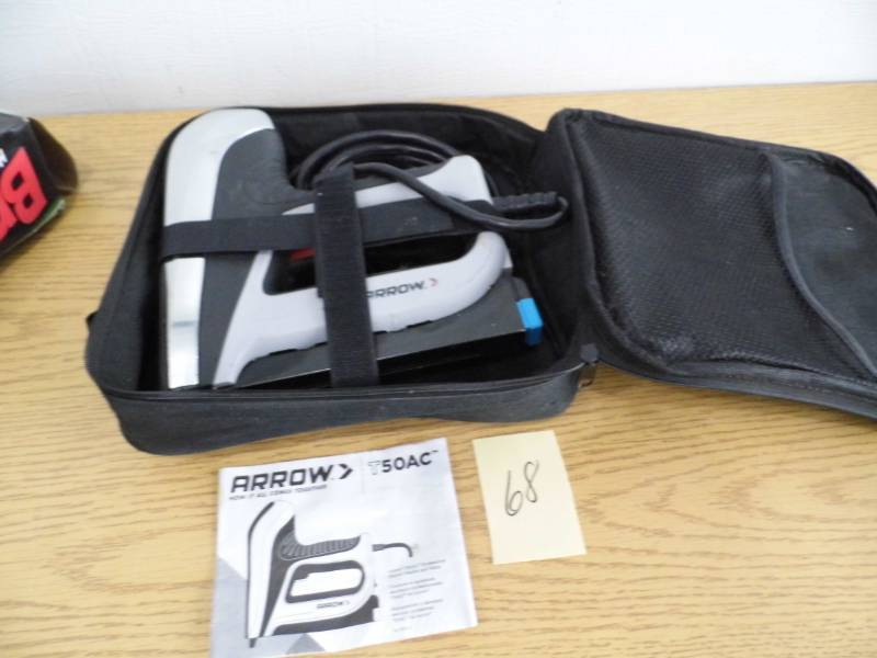 lot 68 image: Store Return Arrow Staple Gun