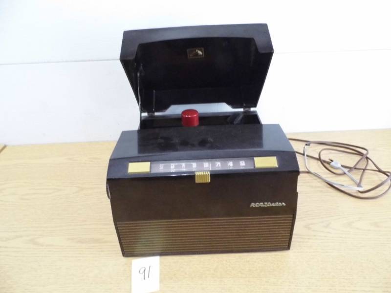lot 91 image: RCA Victor Radio  Record Player