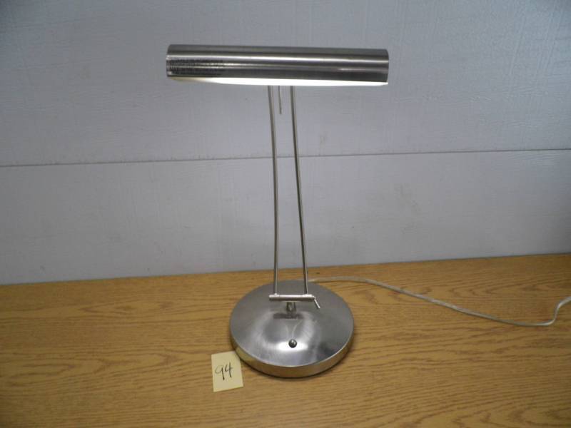 lot 94 image: Lamp