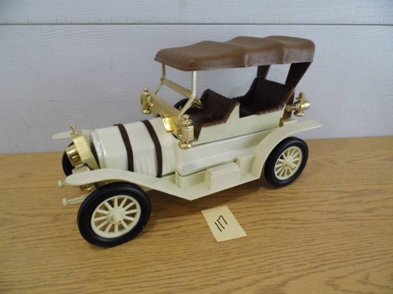 lot 117 image: Jim Beam Decanter Car