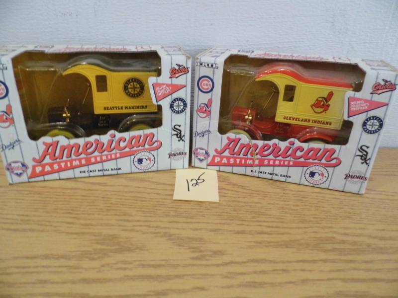 lot 125 image: Diecast Banks