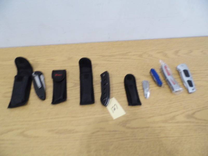 lot 127 image: Knives